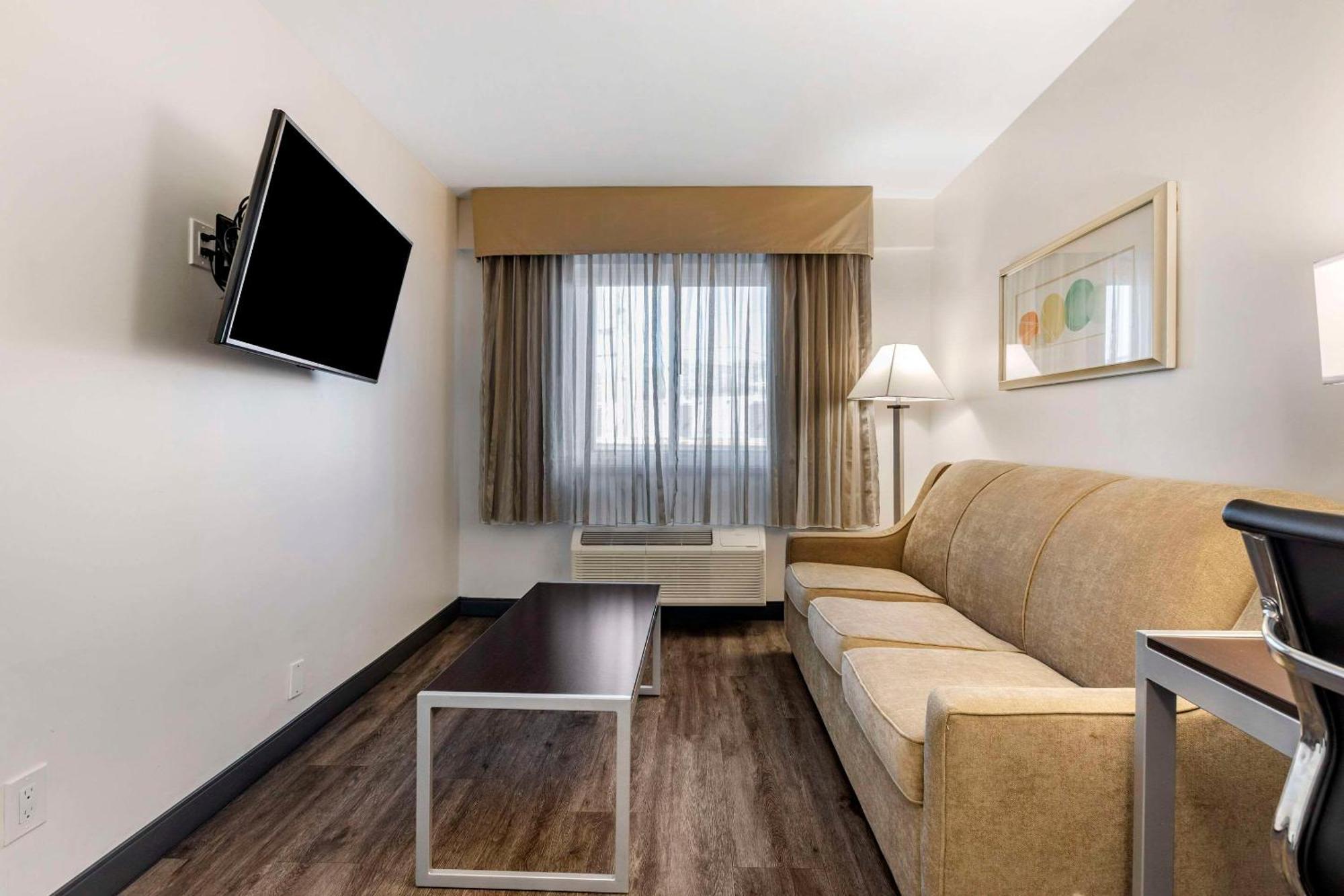 Quality Airport Inn 3*